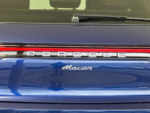 Used 2025 Porsche Macan image 34
