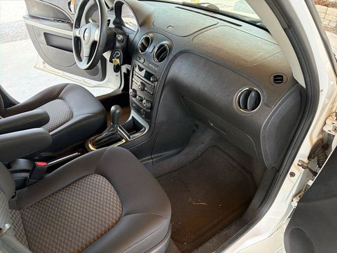 Used 2010 Chevrolet HHR LS FWD image 18