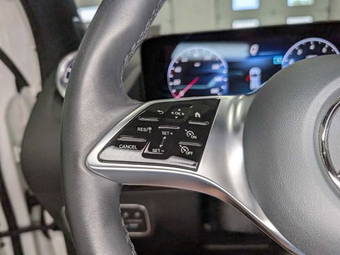 Certified 2025 Mercedes-Benz GLA 250 4MATIC image 33