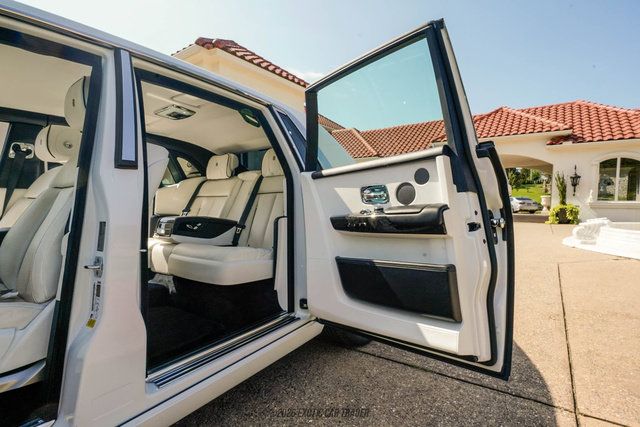 Used 2020 Rolls-Royce Phantom Sedan RWD image 24