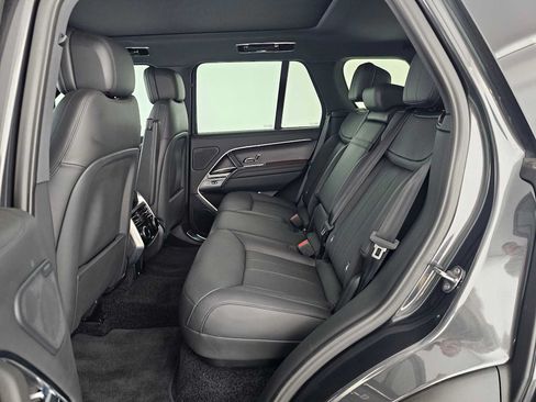 Used 2025 Land Rover Range Rover SE AWD/4WD image 16
