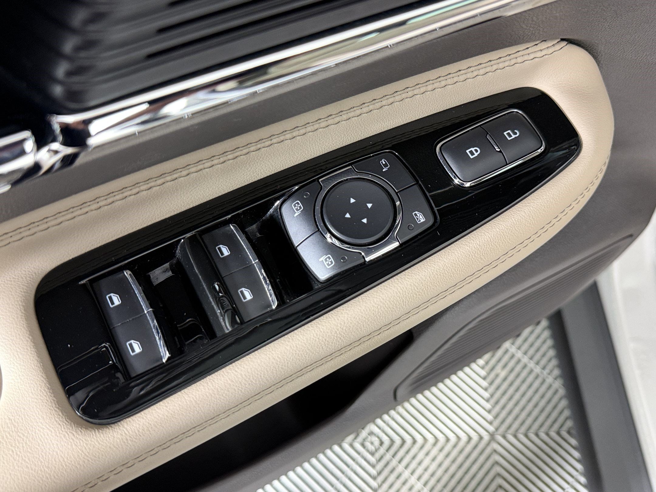 Used 2022 Lincoln Corsair FWD w/ Equipment Group 101A image 12
