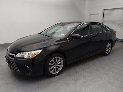 Used 2017 Toyota Camry XLE FWD image 2