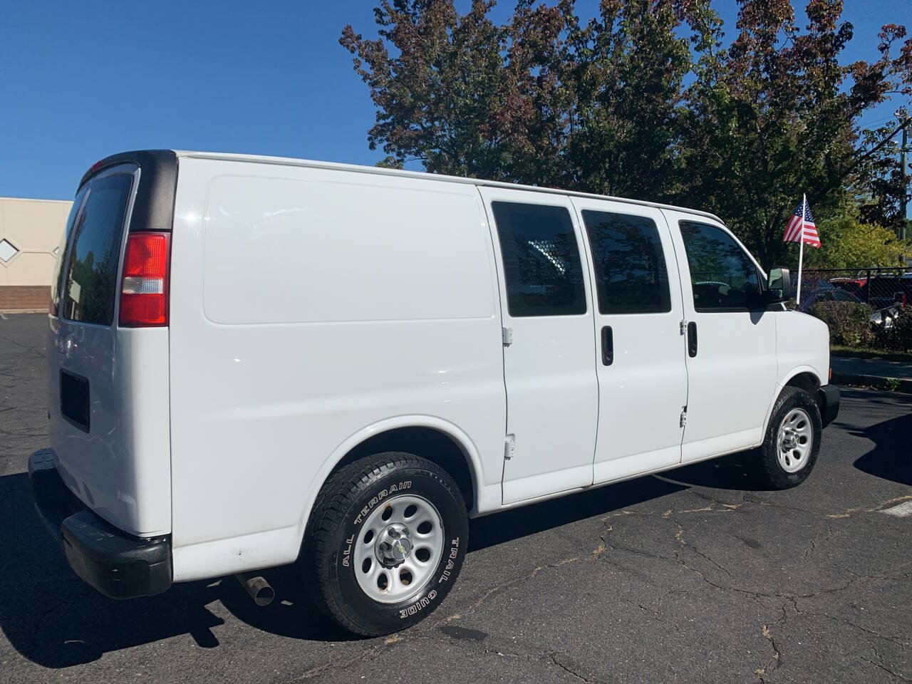 Used 2010 Chevrolet Express 1500 RWD image 20