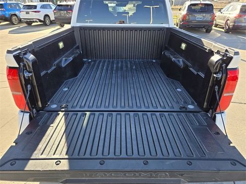 Used 2024 Toyota Tacoma TRD Off-Road image 9
