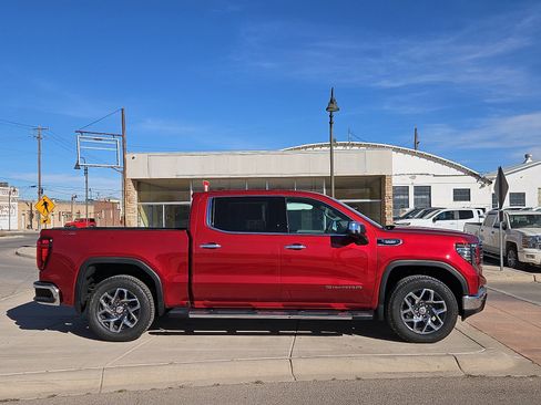 New 2026 GMC Sierra 1500 SLT image 5