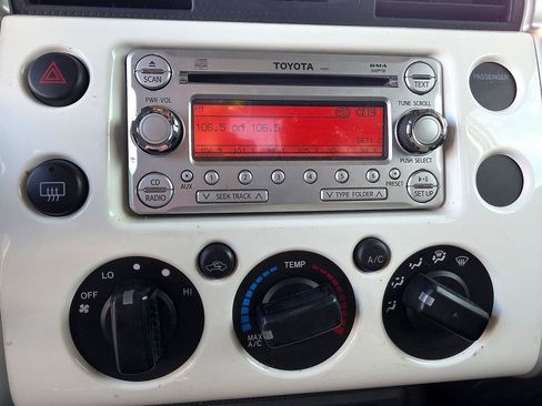 Used 2014 Toyota FJ Cruiser 4WD w/ Convenience Package image 19