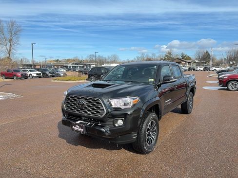 Used 2022 Toyota Tacoma image 1