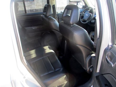 Used 2009 Jeep Patriot Limited w/ Sun/Sound Group image 8