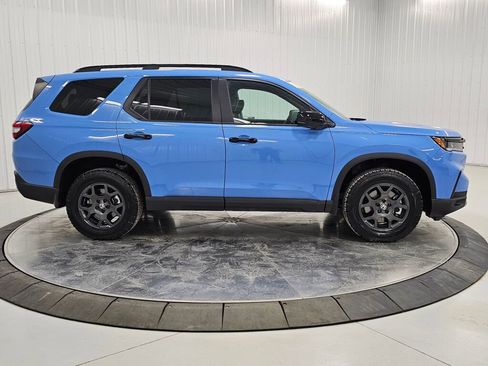 Certified 2025 Honda Pilot TrailSport image 6