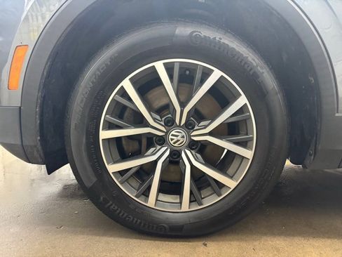 Used 2019 Volkswagen Tiguan SE w/ Panoramic Sunroof Package image 8