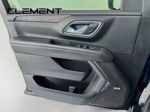 Used 2022 Chevrolet Suburban Z71 image 28