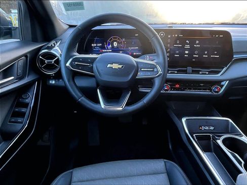 Used 2025 Chevrolet Equinox LT w/ Convenience Package II image 17