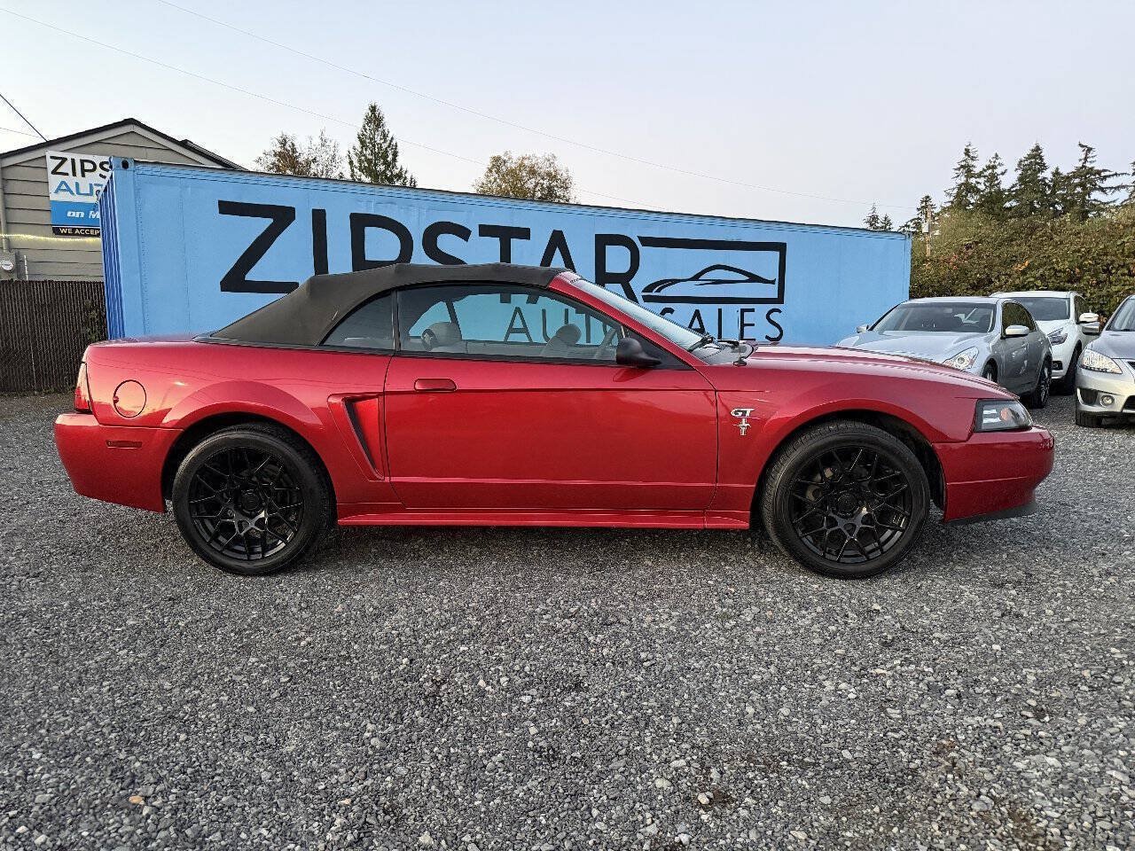 Used 2000 Ford Mustang Convertible RWD image 2