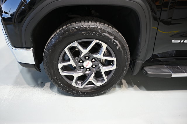 Used 2025 GMC Sierra 1500 SLT w/ SLT Premium Plus Package AWD/4WD image 33