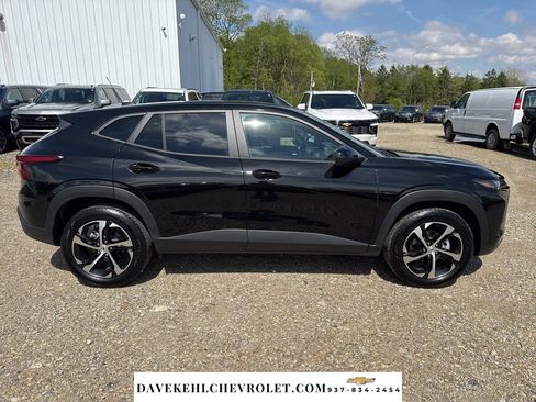 Used 2025 Chevrolet Trax RS w/ Sunroof Package FWD image 6