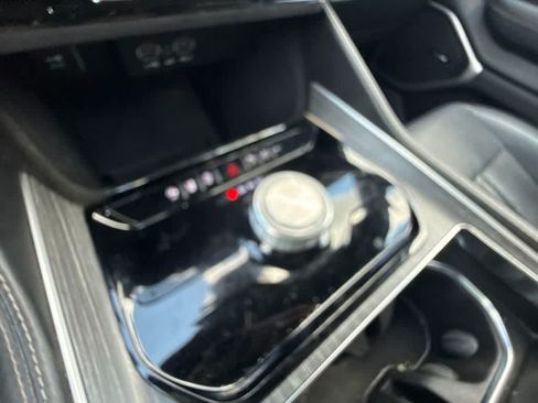 Used 2024 Jeep Wagoneer L Series II RWD image 21