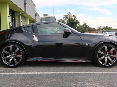 Used 2019 Nissan 370Z NISMO image 8