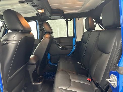 Used 2015 Jeep Wrangler Unlimited Sahara AWD/4WD image 39