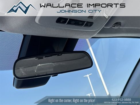 Used 2016 Toyota Prius Three w/ Advanced Technology Package image 18