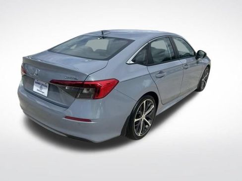 Used 2024 Honda Civic Touring image 3