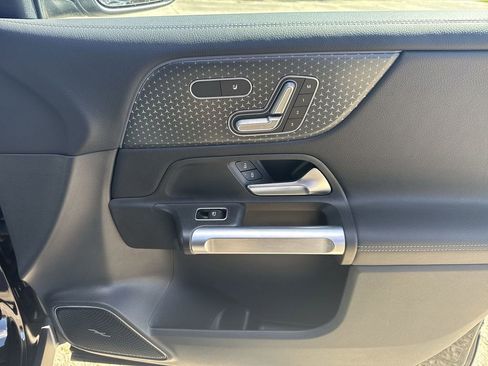 Used 2024 Mercedes-Benz GLB 250 4MATIC image 32