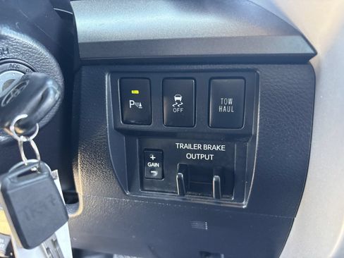 Used 2019 Toyota Tundra SR5 w/ SR5 Convenience Package RWD image 26