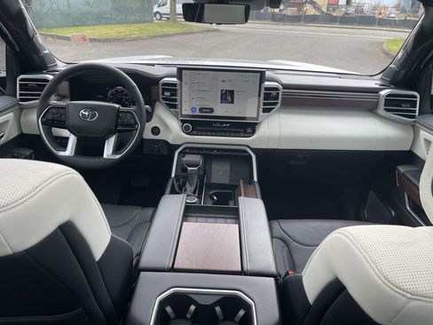 Used 2025 Toyota Sequoia Capstone image 21