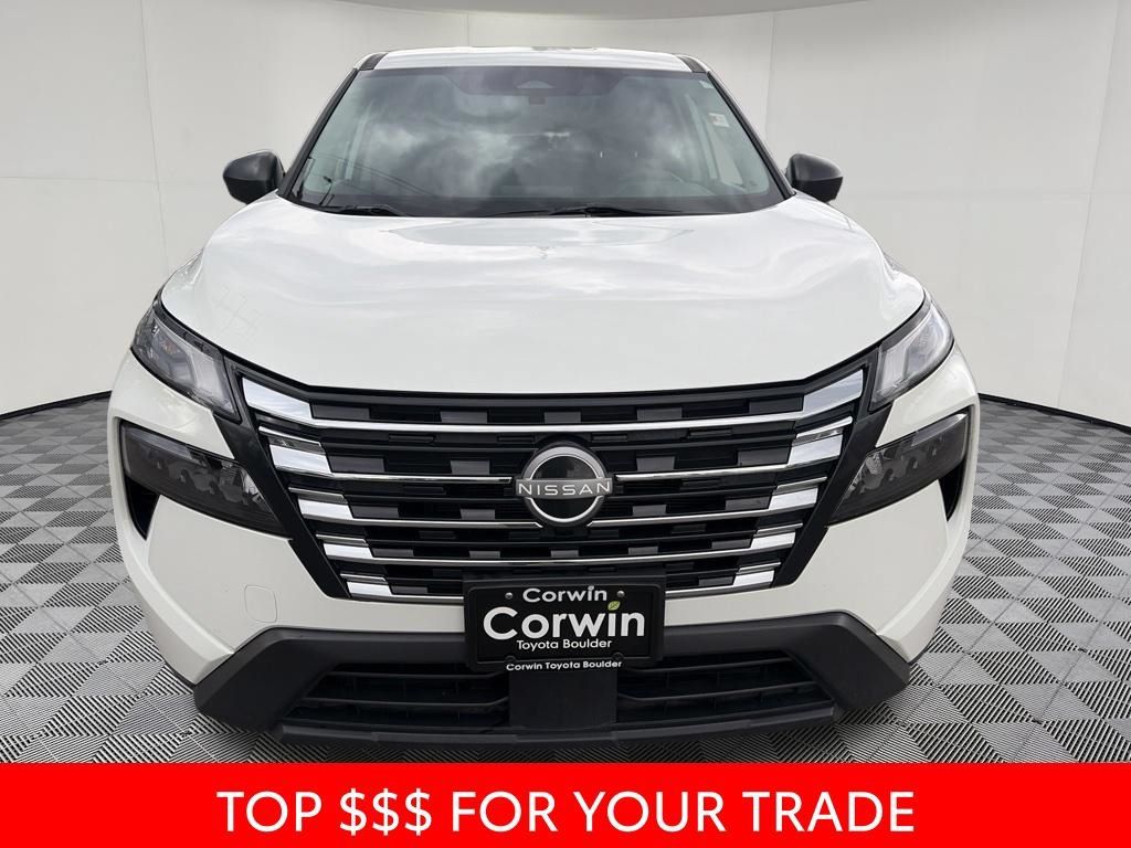 Used 2024 Nissan Rogue S AWD/4WD image 2