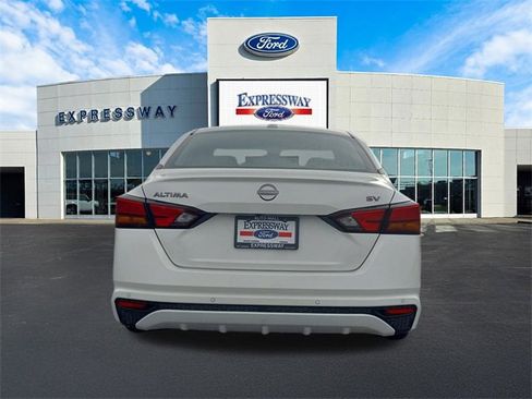 Used 2024 Nissan Altima 2.5 SV image 7
