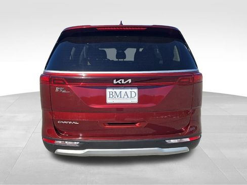 Used 2024 Kia Carnival LX image 12