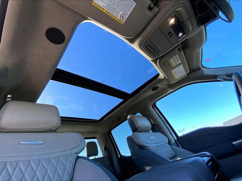 Certified 2025 Ford F350 Platinum w/ Platinum Plus Package image 13