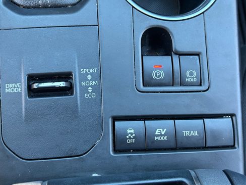 Used 2022 Toyota Highlander LE image 28