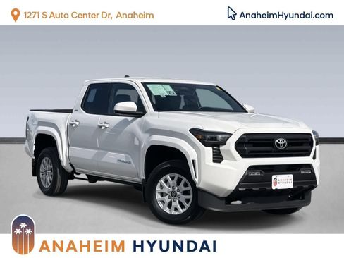 Used 2025 Toyota Tacoma SR5 image 1