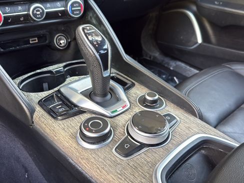 Used 2022 Alfa Romeo Giulia Ti RWD image 15