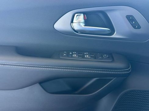 New 2027 Chrysler Pacifica Select FWD image 10