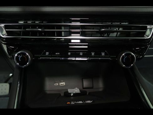 New 2026 Chevrolet Traverse LT w/ Midnight/Sport Edition AWD/4WD image 18
