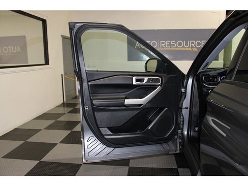 Used 2023 Ford Explorer XLT w/ Equipment Group 202A image 11