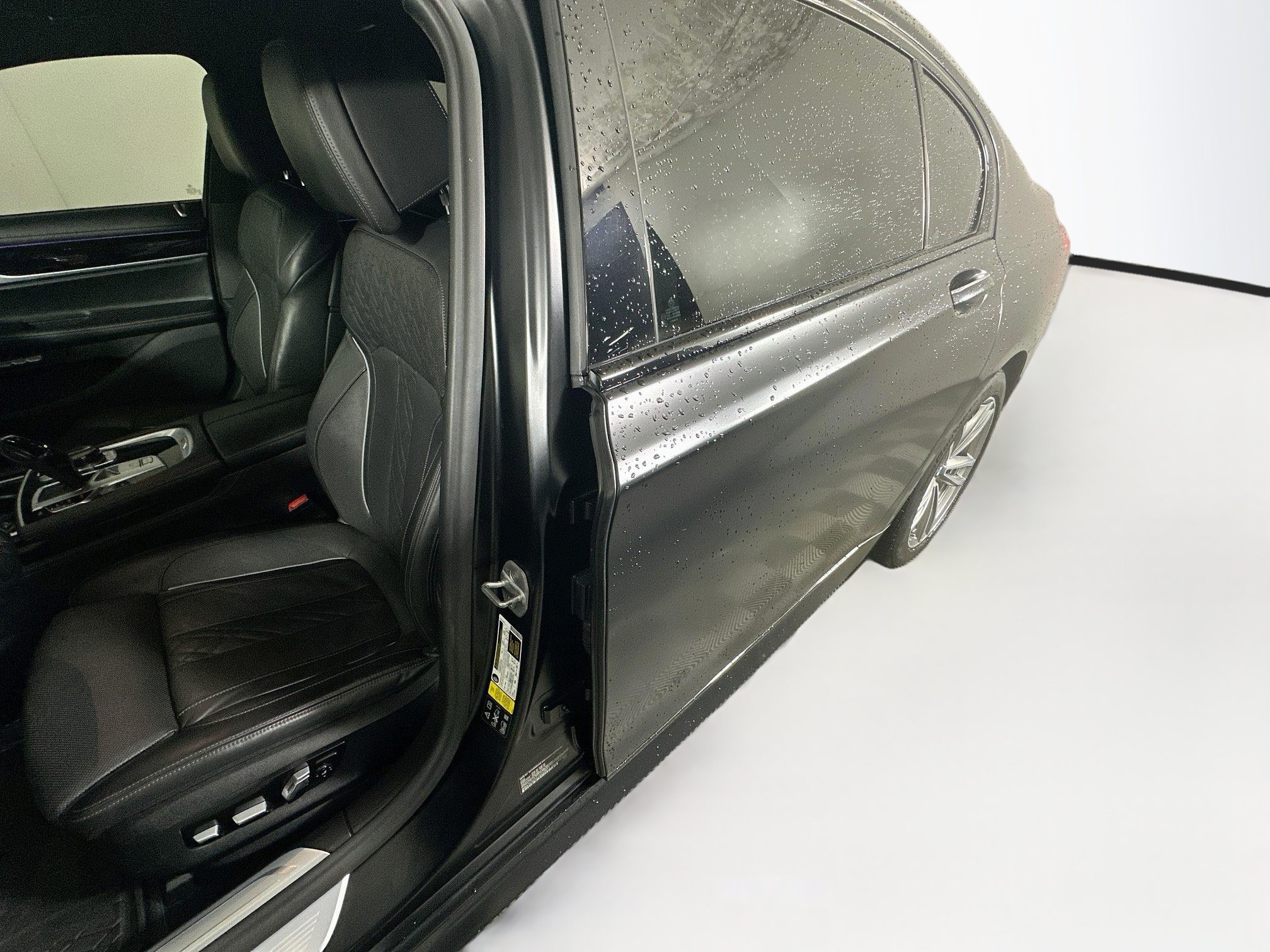 Used 2018 BMW 740i xDrive AWD/4WD image 12