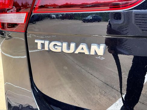 Used 2018 Volkswagen Tiguan S FWD image 9