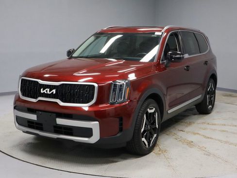Used 2023 Kia Telluride EX w/ EX Captain's Chair Package FWD image 9