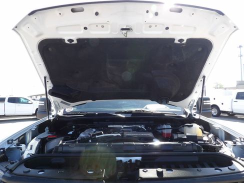 Used 2024 Chevrolet Silverado 2500 LT AWD/4WD image 47