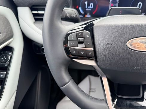 Used 2025 Ford Explorer Platinum w/ Ultimate Package image 23