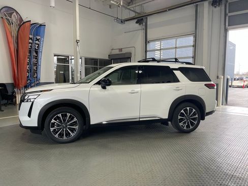 New 2026 Nissan Pathfinder Platinum image 5