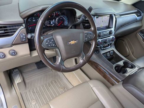 Used 2019 Chevrolet Suburban LT w/ Luxury Package image 2