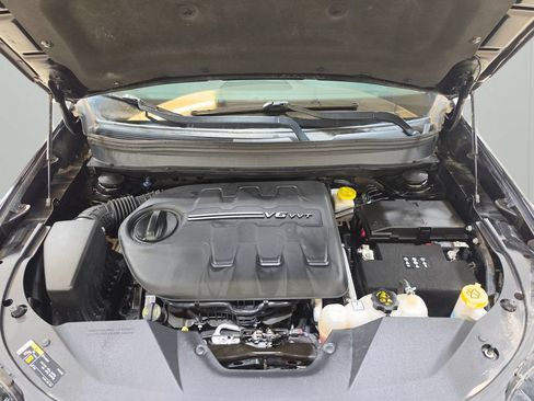 Used 2019 Jeep Cherokee Trailhawk AWD/4WD image 10