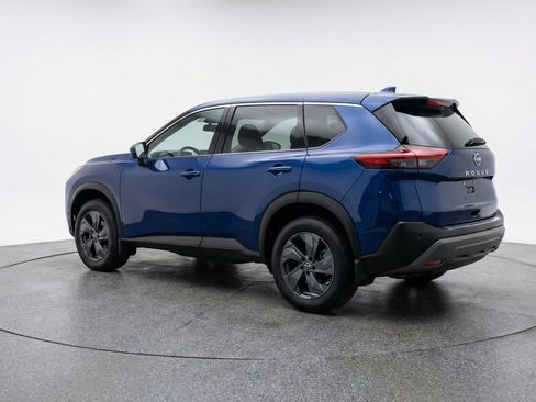 Used 2025 Nissan Rogue SV FWD image 6