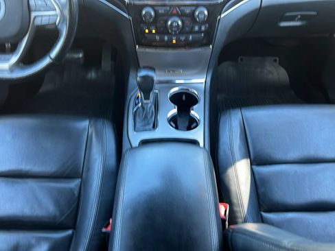 Used 2022 Jeep Grand Cherokee Limited RWD image 15