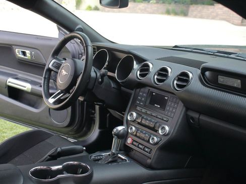 Used 2017 Ford Mustang Coupe RWD image 10
