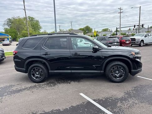 Used 2025 Honda Pilot TrailSport image 30